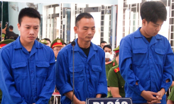 Nhóm đàn ông đánh 2 nữ nhân viên gác chắn tàu hỏa lĩnh án tù