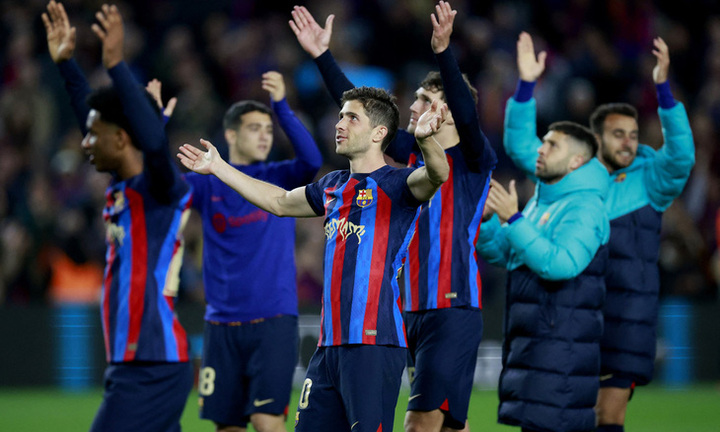 Đánh bại Real Madrid lần thứ 3 liên tiếp, Barca tiến sát ngôi vương La Liga