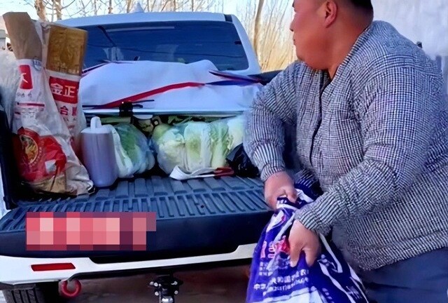 Đưa vợ về quê ngoại, ông chồng có hành động khiến cộng đồng mạng ngán ngẩm