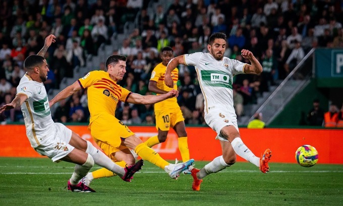 Barca tạo khoảng cách 15 điểm tại La Liga