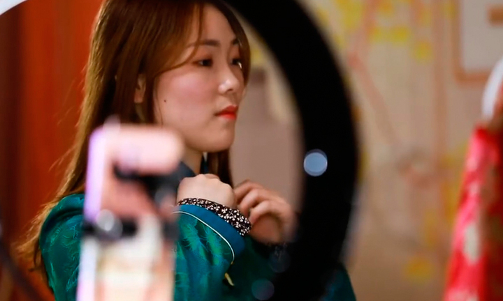 Cô gái trẻ thu hút sự chú ý nhờ nghề nghiệp đặc biệt dành cho những người