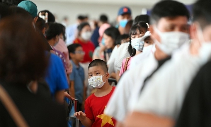 Số ca COVID-19 gia tăng: Chuyên gia giải thích nguyên nhân