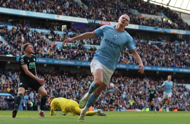 Haaland lập cú đúp, Man City áp sát Arsenal