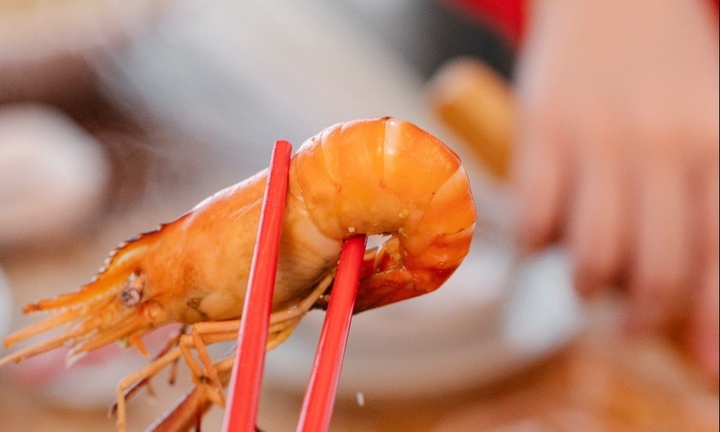 Cô gái 17 tuổi nguy kịch vì cố ăn món khoái khẩu, sau đó lại uống nước tro để chữa