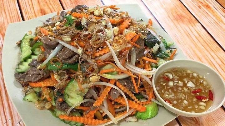 Nộm bắp bò giòn ngon thanh mát, chỉ cần nhìn thôi đã thấy thòm thèm