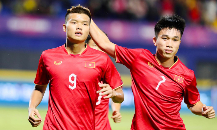 Thắng U22 Malaysia, U22 Việt Nam vào bán kết SEA Games 32
