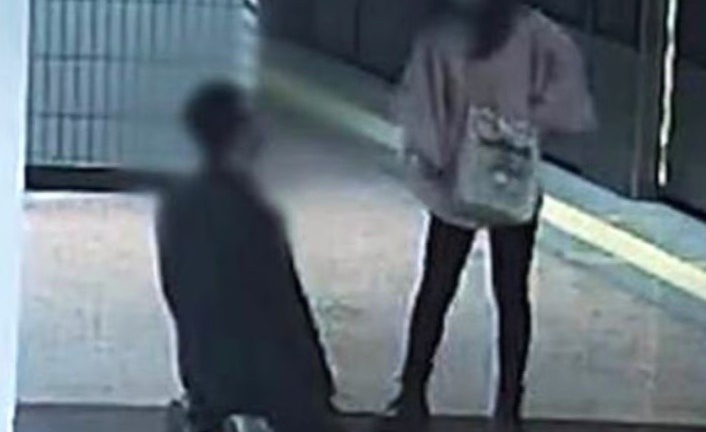 Bị bắt quả tang sàm sỡ phụ nữ, gã biến thái đã có hành động bất ngờ sau đó