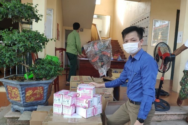 Thầy Hiệu phó xin đi cách ly cùng học trò: “Nhìn học sinh ngơ ngác, lo lắng mà rơi nước mắt”