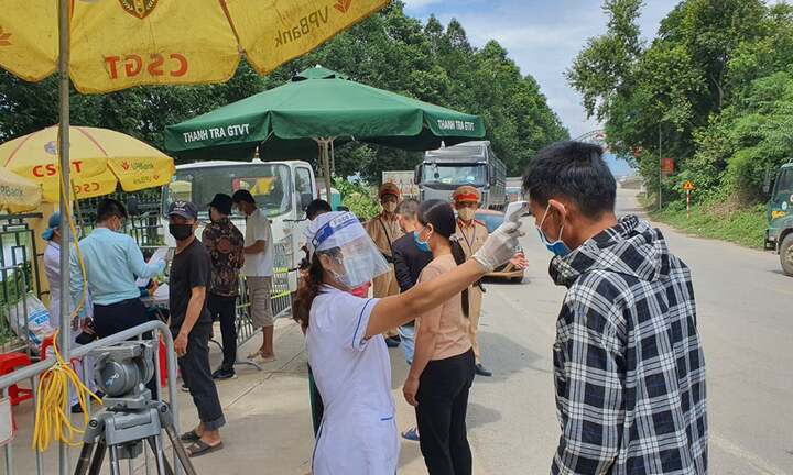 Muốn đi qua chốt kiểm dịch COVID-19 vào Hà Nội, người dân cần mang theo những giấy tờ  gì?