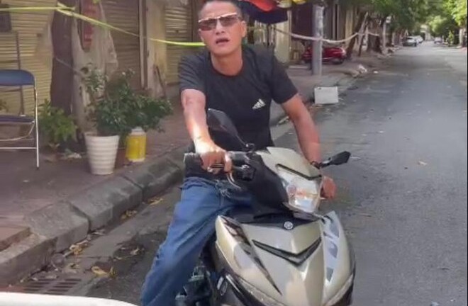 Hà Nội: Điều tra vụ người đàn ông bóp cổ, đạp công an tại chốt kiểm dịch