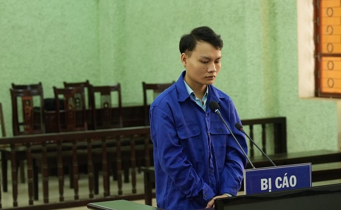 5 năm tù giam cho kẻ giả danh Công an, giao cấu với người dưới 16 tuổi