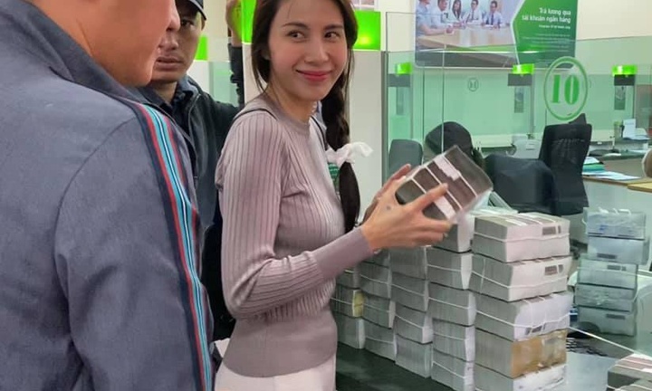 Bộ Công an xác minh tiền từ thiện ở miền Trung: Thủy Tiên từng cứu trợ những địa phương nào?