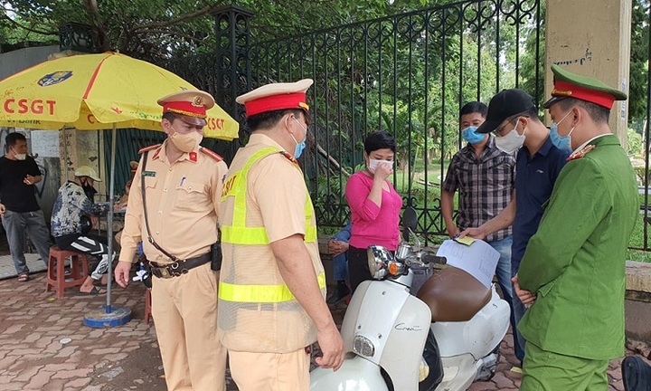 Hà Nội: Hàng loạt phụ nữ