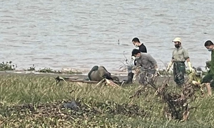 Điều tra vụ thi thể bị trói tay chân, cột vào tảng đá ở bãi nuôi ngao