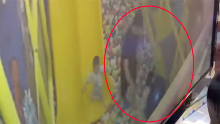 Người đàn ông đánh bé gái 4 tuổi ở khu vui chơi khai gì tại cơ quan công an?