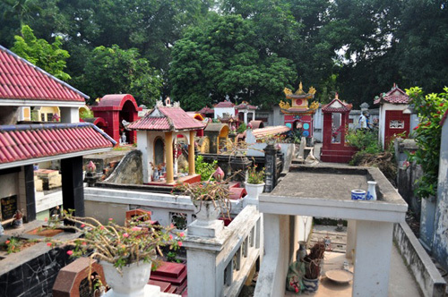 Bắt khẩn cấp kẻ đào trộm mộ, tống tiền người nhà 300 triệu đồng ở Thái Bình