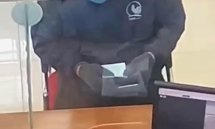 Truy bắt kẻ nghi cầm súng cướp ngân hàng ở Thái Nguyên