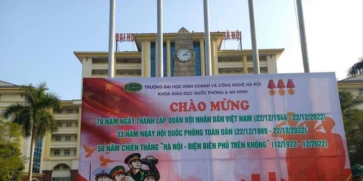 Đình chỉ công tác 2 cán bộ trường ĐH Kinh doanh và Công nghệ Hà Nội trong vụ in pano có nền cờ Trung Quốc