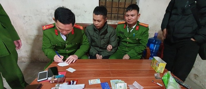 Mua ma túy về “xé nhỏ” bán kiếm lời, nam thanh niên bị bắt quả tang