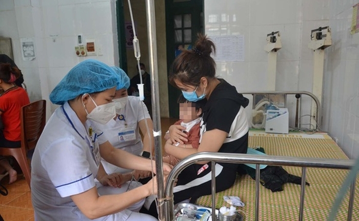 Hơn 200 học sinh ở Lào Cai phải nghỉ học do ho, sốt