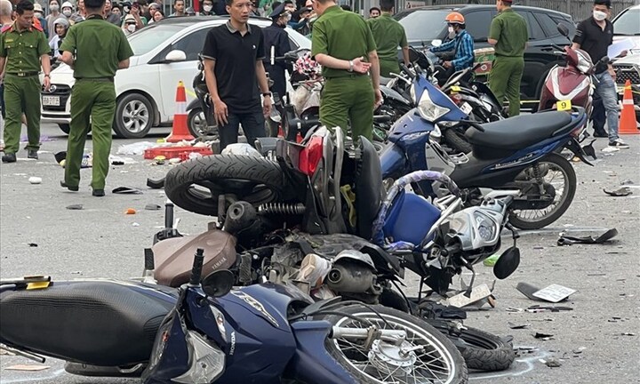 Vụ ô tô tông 17 xe máy ở Hà Nội: Đang giám định thương tật các nạn nhân