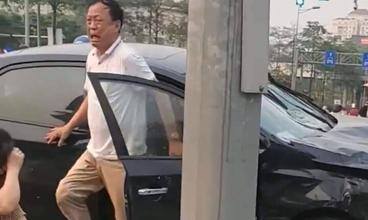 Khởi tố, bắt tạm giam tài xế ô tô tông 17 xe máy ở Hà Nội