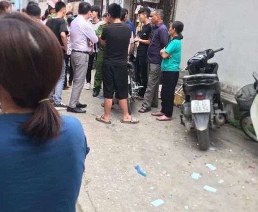 Hà Nội: Mâu thuẫn tại đám cưới, cô gái trẻ dùng dao đâm 3 người thương vong
