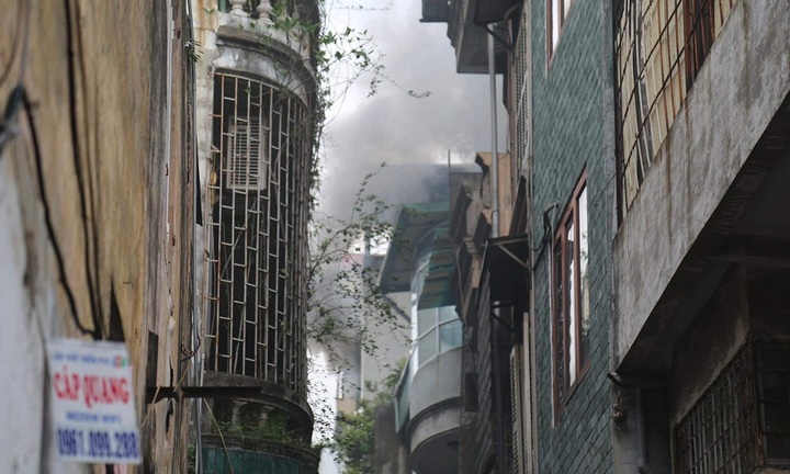 Hiện trường vụ cháy nhà 4 tầng ở Hà Nội, 3 người tử vong