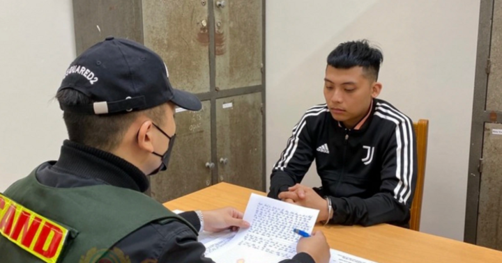 Đi ăn sáng, nam thanh niên