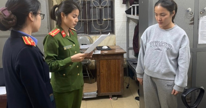 Nữ Giám đốc xinh đẹp dùng 