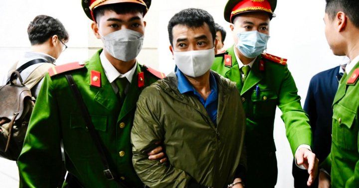 Ông chủ Việt Á khai nguồn gốc 142 tỷ đồng trong sổ tiết kiệm của mẹ