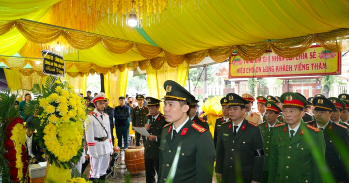 Không may bị cướp cò khi thu hồi súng tự chế, Phó trưởng công an xã ở Lào Cai hy sinh