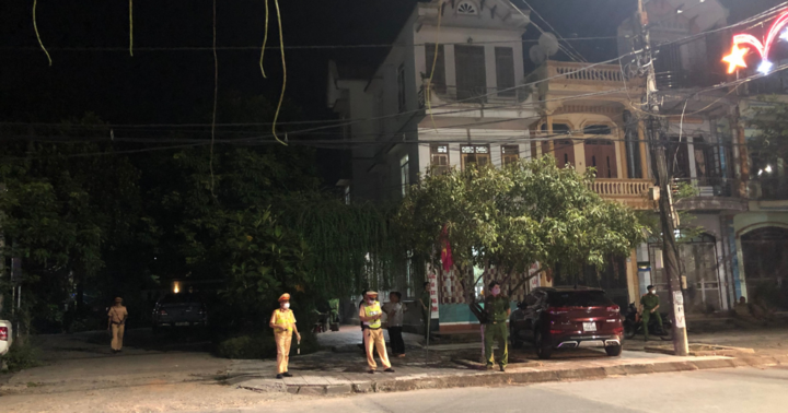 Hành trình giải cứu 20 cô gái bị nuôi nhốt làm “tay vịn” quán karaoke (kỳ 1): Căn nhà bất thường