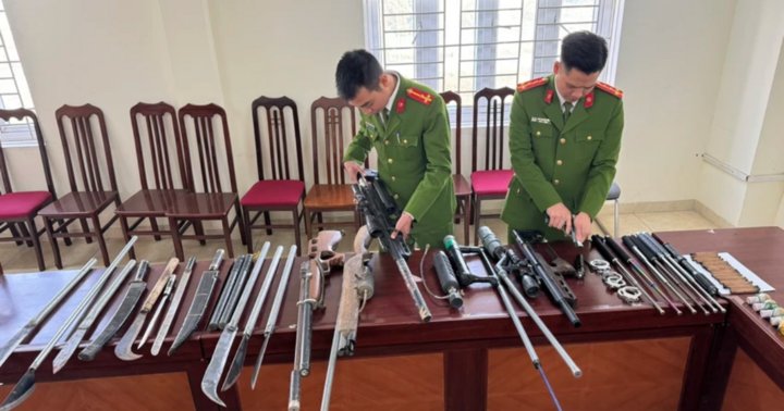 Công an Hà Nội thu hồi hàng nghìn vũ khí, vật liệu nổ và công cụ hỗ trợ