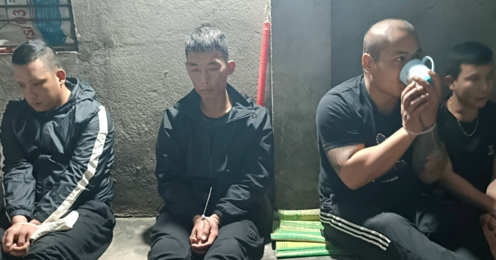 Phát hiện 5 đối tượng 