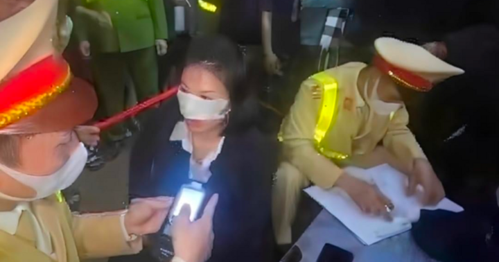 Chủ tịch Hà Nội ra quyết định phạt nữ tài xế vi phạm nồng độ cồn ở phố Trần Cung