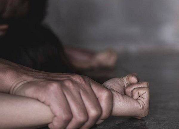 Vụ thanh niên lừa thiếu nữ 18 tuổi vào nhà nghỉ cưỡng hiếp: Yêu nhau qua mạng xã hội