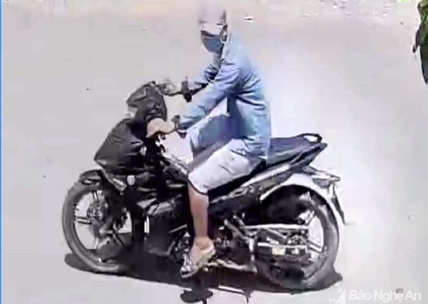 Vụ tên cướp giả danh công an ở Nghệ An: Camera ghi được gì?