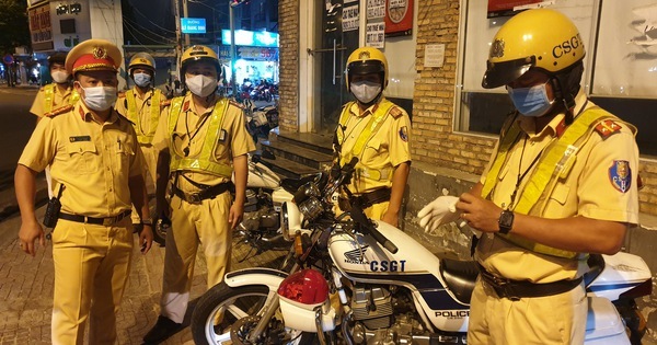Từ hôm nay (1/6), CSGT TP.HCM xử phạt người đi đường không đeo khẩu trang