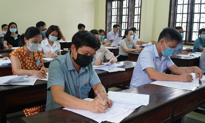 Thực hiện giãn cách xã hội, TP.HCM sẽ chấm thi tốt nghiệp THPT như thế nào?