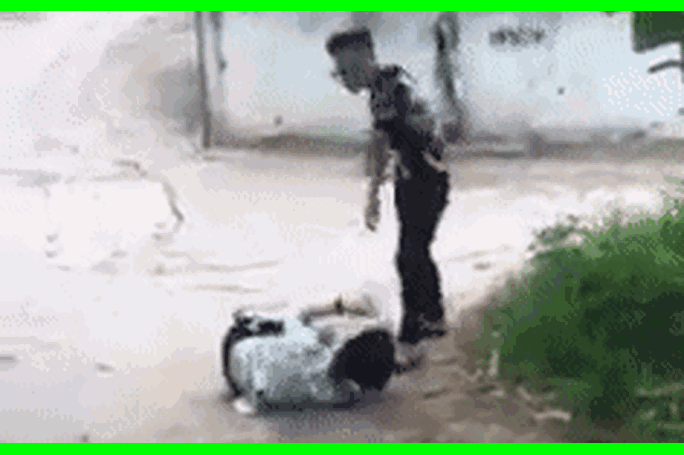 Vụ nam sinh THPT cầm gậy 3 khúc hành hung, bắt bạn quỳ gối ở Phú Thọ: Hé lộ nguyên nhân bất ngờ