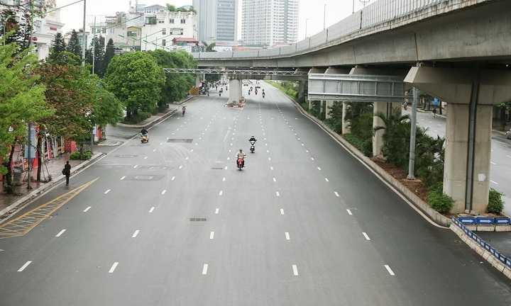 Ngày đầu giãn cách xã hội, Hà Nội ghi nhận 9 ca dương tính SARS-CoV-2