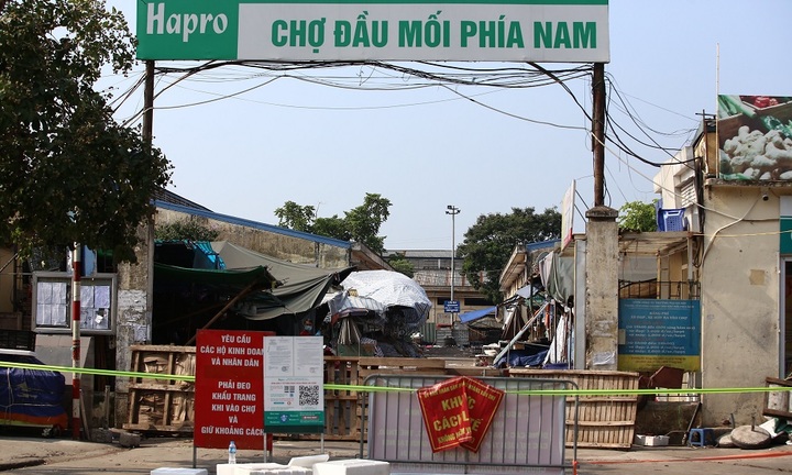 Tiểu thương bán trứng dương tính SARS-CoV-2, phong tỏa chợ đầu mối phía Nam Hà Nội