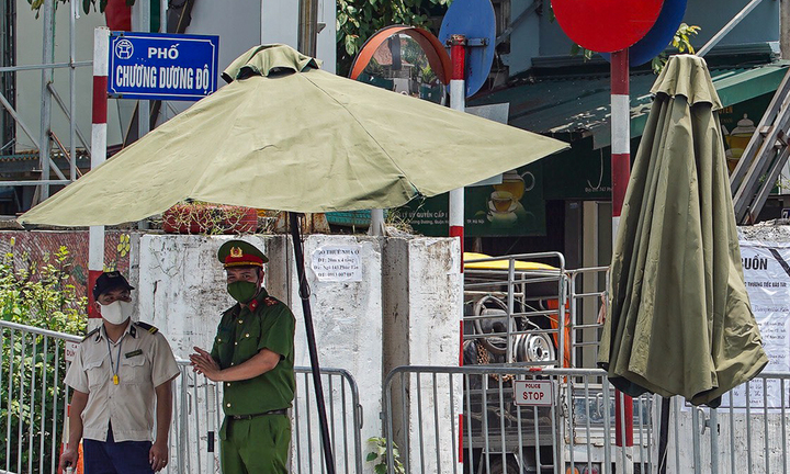 Hà Nội: Vì sao phải cách ly y tế toàn bộ phường Chương Dương 14 ngày?