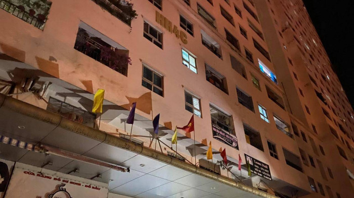 Vụ bé gái 12 tuổi rơi từ tầng 12 chung cư Linh Đàm, tử vong tại chỗ: Người mẹ gào khóc thảm thiết