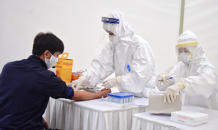 Phát hiện 2 cha con tài xế container di chuyển Phú Yên- Lạng Sơn mắc COVID-19