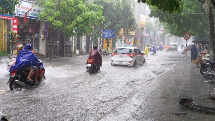 Tin tức dự báo thời tiết hôm nay 16/8: Hà Nội đêm và sáng có mưa rào