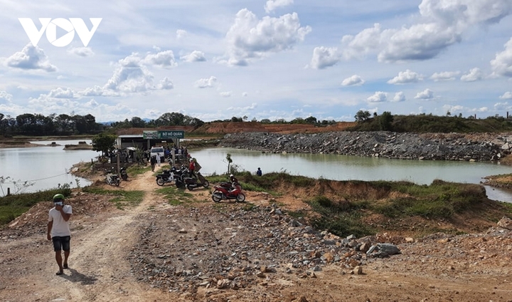 3 học sinh chết đuối thương tâm dưới hồ Lò Gạch