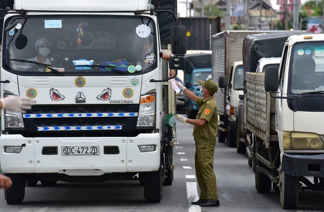 Vì sao bộ Giao thông chuyển bộ Công an cấp mã QR cho xe vận tải hàng hóa?