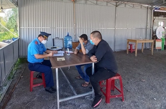 Lén chở người từ TP.HCM về Quảng Nam, tài xế bị lập biên bản xử phạt